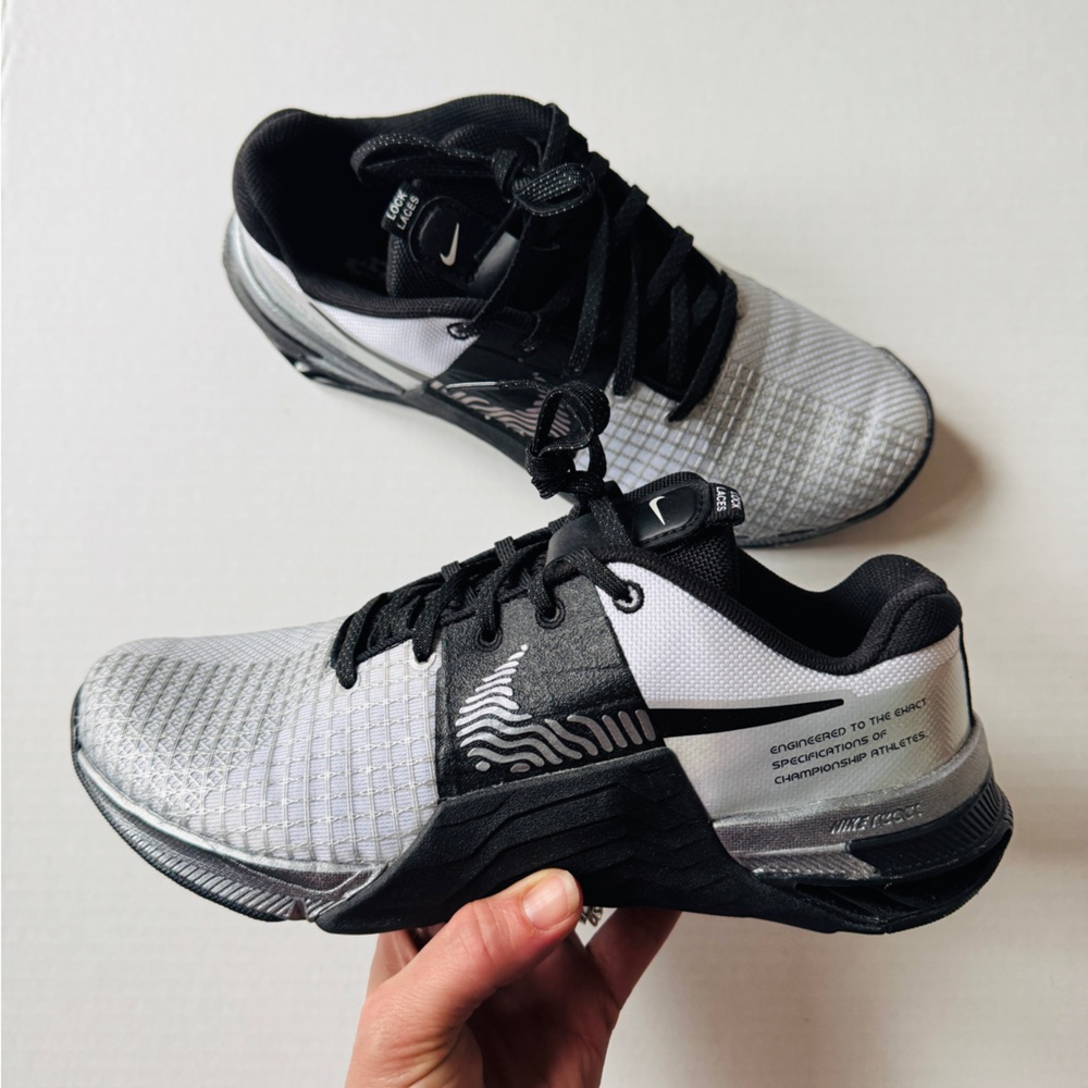 Nike Metcon 8 FlyEase Premium Training Shoes White/Black/Silver Iridescent 8.5